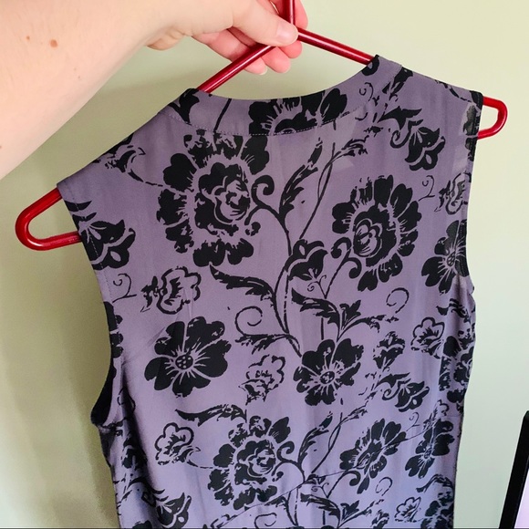 Lengthy Chiffon V-Neck Blouse - Picture 3 of 8